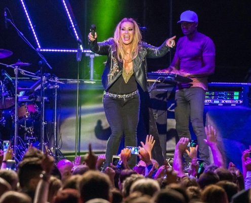 Anastacia suona al Forte Arena