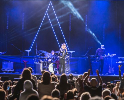 Anastacia singing during concert at Forte Arena